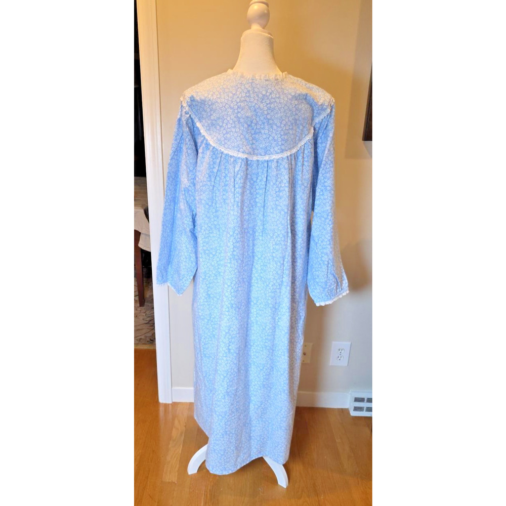 Lanz of Salzburg NWOT 2X Blue Floral Cotton Flannel Nightgown Heart Buttons - Picture 3 of 12